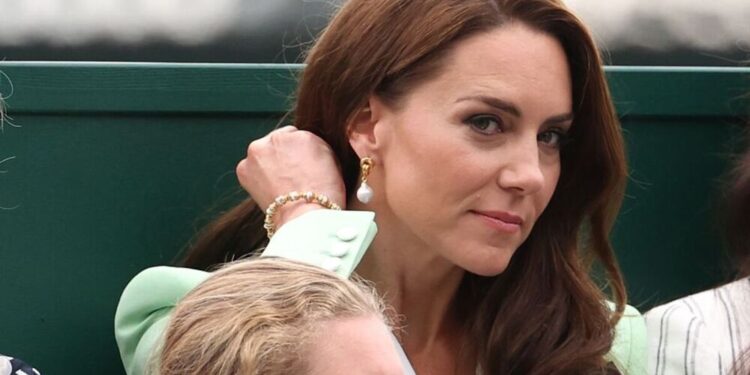 July 4, 2023, Wimbledon, London, England: 4th July 2023; All England Lawn Tennis and Croquet Club, London, England: Wimbledon Tennis Tournament; HRH the Princess of Wales Kate Middleton watches the match between Katie Boulter and Daria Saville

  (Foto de ARCHIVO)

04/07/2023