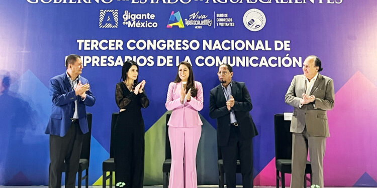 Gobernadora Tere Jiménez inaugura el Tercer Congreso de la Coneme: "Los medios de comunicación son el arma más poderosa contra la tiranía"