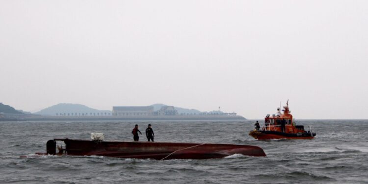 29/08/2019 29 August 2019, South Korea, Incheon: A fishing boat capsized after colliding with a trawler and a fish carrier in seas. Photo: -/YNA/dpa
POLITICA INTERNACIONAL
-/YNA/dpa