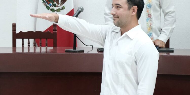 El morenista Pablo Gutiérrez asumió este martes la presidencia municipal interina de Benito Juárez - Cancún