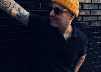 MXTX (Mota) lanza su nuevo sencillo «Amor a Mar, una emotiva y tropical canción que explora la distancia y la conexión con el mar»