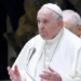 El Papa sufre un ‘repentino’ empeoramiento respiratorio tras una crisis de broncospasmo