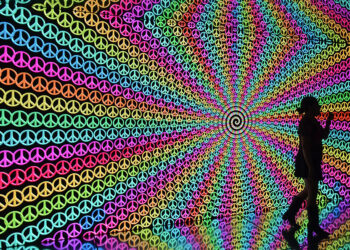 Party Across Time, Experiencia Inmersiva que Conecta la Música y la Fiesta de Distintas Épocas