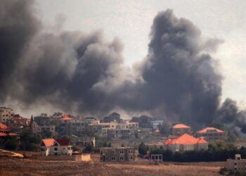 Israel lanza ofensiva aérea sobre Gaza; hospitales y escuelas bajo amenaza