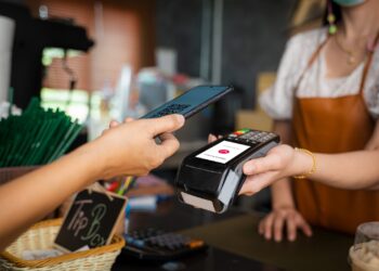 México proyecta $184.2 mil millones en e-commerce por retail para 2027 de acuerdo con datos de Nuvei.