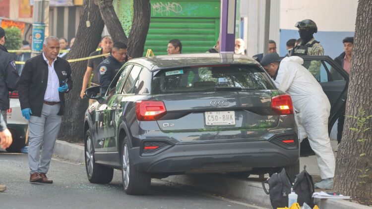 CIUDAD DE MÉXICO, 20MAYO2025.- Ximena Guzmán, secretaria particular de la jefa de Gobierno Clara Brugada, y su asesor José Muñoz fueron asesinados la mañana de este martes. El ataque ocurrió sobre Avenida Tlalpan, a la altura del cruce con Eje 4 Sur Xola, en la alcaldía Benito Juárez. Un sujeto armado dispararo contra las víctimas y huyó del lugar a bordo de una motocicleta. FOTO: ROGELIO MORALES/CUARTOSCURO.COM