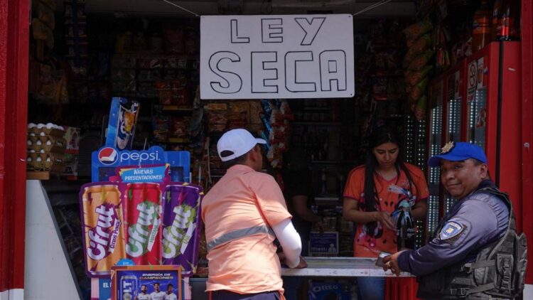 CIUDAD DE MÉXICO, 17ABRIL2025.- A partir de este jueves 17 de abril y hasta el último minuto del sábado 19 de abril se aplicará Ley Seca en las alcaldías Iztapalapa, Gustavo A. Madero, Magdalena Contreras, Cuajimalpa, Tláhuac, Venustiano Carranza, Milpa Alta y Xochimilco.
FOTO: GRACIELA LÓPEZ/CUARTOSCURO.COM