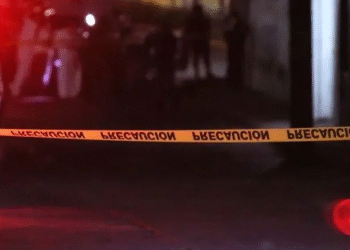 Mujer y hombre disparan contra policías y chocan dos patrullas en Álvaro Obregón