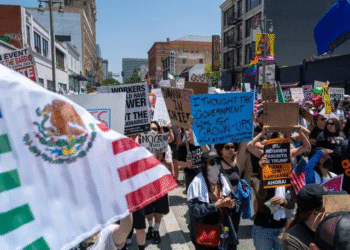 Protestas contra Trump: reportan decenas de personas detenidas tras ‘No Kings Day’