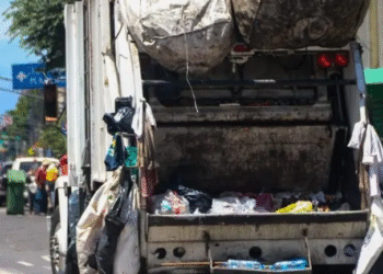 Trabajadores de limpia protestan por irregularidades en plazas por defunción