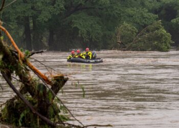 Aumenta a 24 muertos el saldo por inundaciones súbitas en Texas