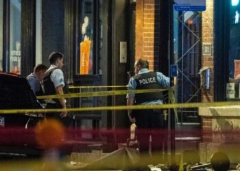 Tiroteo en Chicago: matan a 4 personas y hieren a 14 más afuera de una discoteca