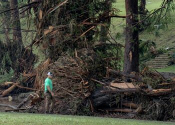 Número de muertos por inundaciones en Texas se eleva a 78; rescatistas buscan a desaparecidos