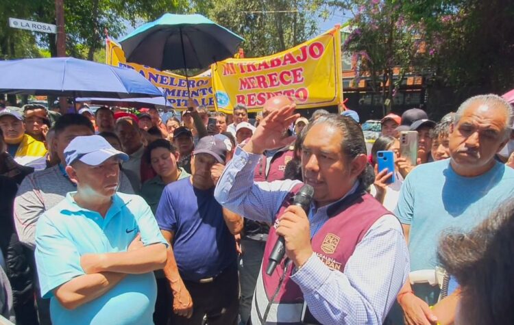 Juan Pablo Tlatempa Camacho acudió a platicar con los Comerciantes en Vía Pública de la Asociación Civil La Esperanza y llegaron a acuerdos de respeto mutuo