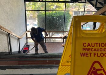 Señalan a funcionario del ISSSTE por posible intervención irregular en licitación de limpieza