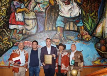 Patronato de Tamaulipecos en la CDMX entregan Reconocimiento por su labor a Alejandro Rábago