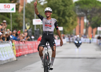 Isaac del Toro está imparable y conquista el Giro della Toscana 2025