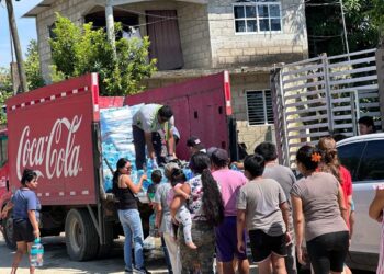 Industria Mexicana de Coca-Cola apoya la recuperación tras la tormenta Raymond