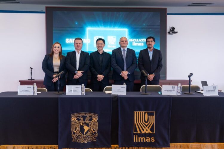 (De izquierda a derecha) Karen Goldberg, CMO y Directora Senior de Mobile; Alejandro Jaritz, Vicepresidente Senior de Consumer Electronics; Jay Kim, Head de la División Consumer Electronics; el Dr. Ramsés Humberto Mena, Director del IIMAS, y el Dr. Carlos Hernández, académico del IIMAS.