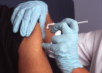 Vacunación universal contra la influenza: protege, reduce riesgos y genera ahorros