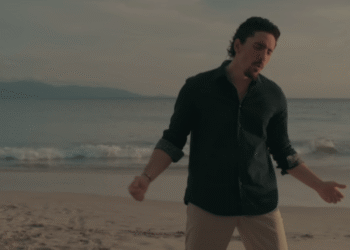 Alex Fernández conquista el primer lugar en Monitor Latino con “Loco por volverte a ver”