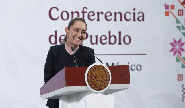 Cuauhtémoc, Ciudad de México. 29 de octubre 2025. La presidenta constitucional de los Estados Unidos Mexicanos, la Doctora Claudia Sheinbaum Pardo en conferencia de prensa matutina en el salón de la Tesorería de Palacio Nacional. La acompañan: Citlalli Hernández Mora, secretaria de las Mujeres; Julio Berdegué Sacristán, Secretario de Agricultura y Desarrollo Rural; María del Rocío García Pérez, titular del sistema nacional para el desarrollo integral de la familia; Zoé Alejandro Robledo Aburto, director general del Instituto Mexicano del Seguro Social (IMSS); Miguel Ángel Elorza Vásquez, coordinador de Infodemia.  Foto: Saúl López Escorcia/Presidencia