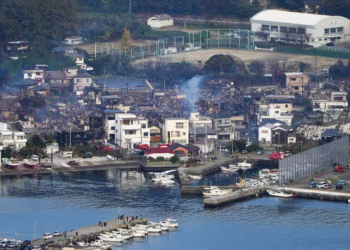 Enorme incendio en Japón deja un muerto y más de 170 casas dañadas
