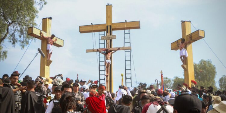 Sheinbaum celebra reconocimiento de la UNESCO a la Pasión de Cristo en Iztapalapa