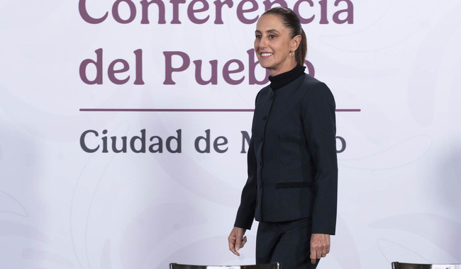 Cuauhtémoc, Ciudad de México. 21 de enero 2026. La presidenta constitucional de los Estados Unidos Mexicanos, la Doctora Claudia Sheinbaum Pardo en conferencia de prensa matutina en el salón de la Tesorería de Palacio Nacional. La acompañan: Jesús Antonio Esteva Medina, secretario de Infraestructura, Comunicaciones y Transportes y Ángel Elorza Vásquez, coordinador de Infodemia. Enlace Morelia: Edna Vega Rangel, secretaria de Desarrollo Agrario, Territorial y Urbano; Octavio Romero Oropeza, director General del INFONAVIT y Alfredo Ramírez Bedolla, gobernador Constitucional del Estado de Michoacán.  Foto: Saúl López Escorcia/Presidencia
