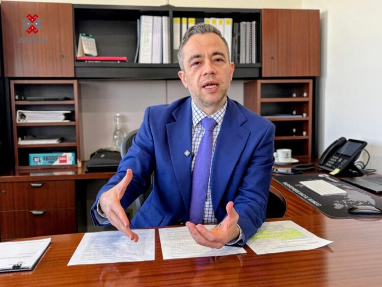 Carlos Botello, titular de la Unidad de Programas y Proyectos Económicos y Financieros de Nafin y Bancomext aseguró que se reactivará el Fondo de Fondos en la primera mitad de 2026, para detonar la inversión en el país. AMEXI/Foto/Adriana Urrea.