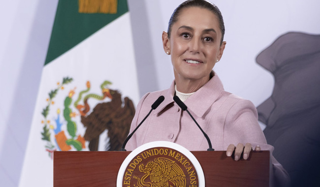 Cuauhtémoc, Ciudad de México. 09 de febrero 2026. La presidenta constitucional de los Estados Unidos Mexicanos, la Doctora Claudia Sheinbaum Pardo en conferencia de prensa matutina en el salón de la Tesorería de Palacio Nacional. La acompañan: Ariadna Montiel, secretaria de Bienestar; Mario Delgado Carrillo, secretario de Educación Pública; Iván Escalante, Procurador Federal del Consumidor (Profeco) y Alfonso Suárez del Real, asesor político de la Coordinación de Comunicación Social.   Foto: Juan Carlos Buenrostro/Presidencia