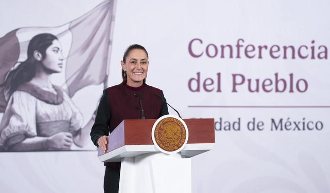 Cuauhtémoc, Ciudad de México. 18 de febrero 2026. La presidenta constitucional de los Estados Unidos Mexicanos, la Doctora Claudia Sheinbaum Pardo en conferencia de prensa matutina en el salón de la Tesorería de Palacio Nacional. La acompañan: Raquel Buenrostro, Secretaria Anticorrupción y de Buen Gobierno; Esthela Damián Peralta, consejera jurídica del Ejecutivo Federal; Miguel Ángel Elorza Vásquez, coordinador de Infodemia. Foto: Saúl López Escorcia/Presidencia