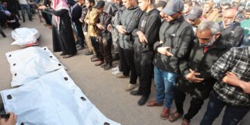 Ataques israelíes en Gaza dejaron al menos 12 muertos, según funcionarios palestinos