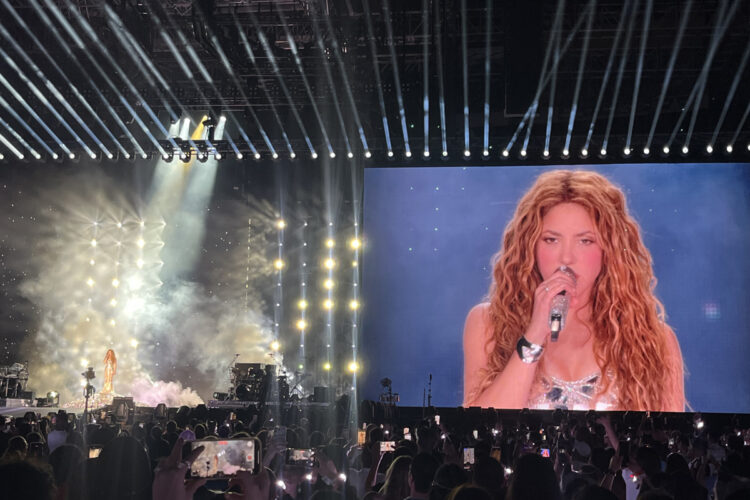 Fotografía de archivo de la cantante colombiana Shakira durante un concierto de su gira 'Las mujeres ya no lloran world tour', en el MetLife Stadium en Nueva Jersey (Estados Unidos). EFE/ Nora Quintanilla