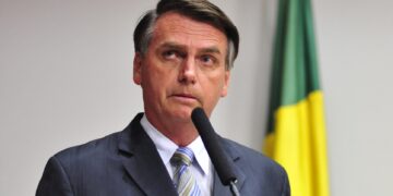 Internan en terapia intensiva al expresidente brasileño Jair Bolsonaro por bronconeumonía