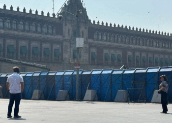 Blindan con vallas Palacio Nacional a dos días de la marcha del 8M