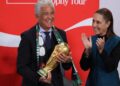 Sheinbaum recibe el trofeo de la Copa del Mundo de manos del legendario Bebeto a 100 días de la inauguración del Mundial