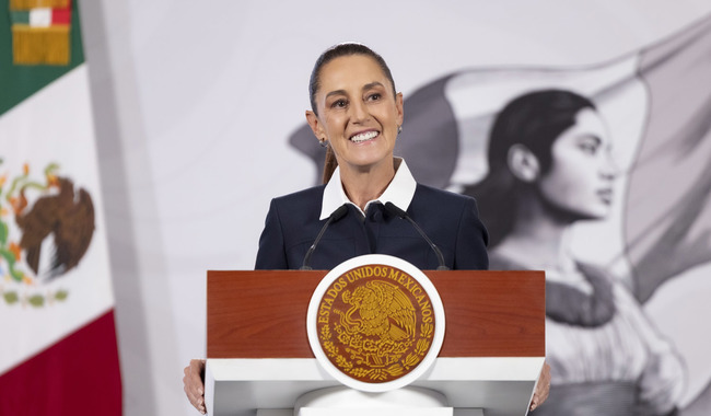 Cuauhtémoc, Ciudad de México, México, 12 de marzo de 2026. 
La doctora Claudia Sheinbaum Pardo, presidenta Constitucional de los Estados Unidos Mexicanos en conferencia de prensa matutina, “Conferencia del Pueblo” en el Salón Tesorería de Palacio Nacional. La acompañan Citlali Hernández Mora, secretaria de las Mujeres y Noemí Juárez Pérez, subsecretaria de Educación Pública, encargada de la sección “Mujeres en la Historia”. 
Foto: Gabriel Monroy / Presidencia