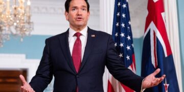 EU revoca la residencia permanente a la portavoz de los estudiantes que tomaron la embajada en Irán en 1979