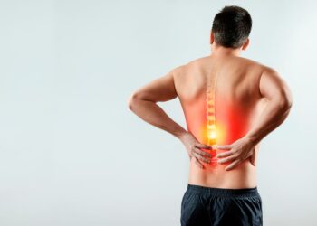 ¿Dolor de espalda que no desaparece? Podría ser Espondilitis Anquilosante