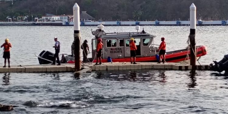 Decomisan 13 paquetes y un bulto de cocaína que flotaban en el océano Pacífico