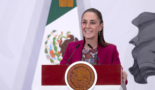 Cuauhtémoc, Ciudad de México. 13 de mayo 2026. La presidenta constitucional de los Estados Unidos Mexicanos, la Doctora Claudia Sheinbaum Pardo en conferencia de prensa matutina en el salón de la Tesorería de Palacio Nacional. La acompañan: Rosaura Ruiz Gutiérrez, Secretaría de Ciencia, Humanidades, Tecnología e Innovación; Celina Peña Guzmán, secretaria de Ciencias, humanidades, Tecnología e Innovación de Puebla; Roberto Capuano Tripp, Coordinador proyecto Olinia; Javier Rafael Garayoa Guajardo, Coordinador proyecto Olinia y Miguel Ángel Elorza Vázquez, coordinador de Infodemia.  Foto: Juan Carlos Buenrostro /Presidencia