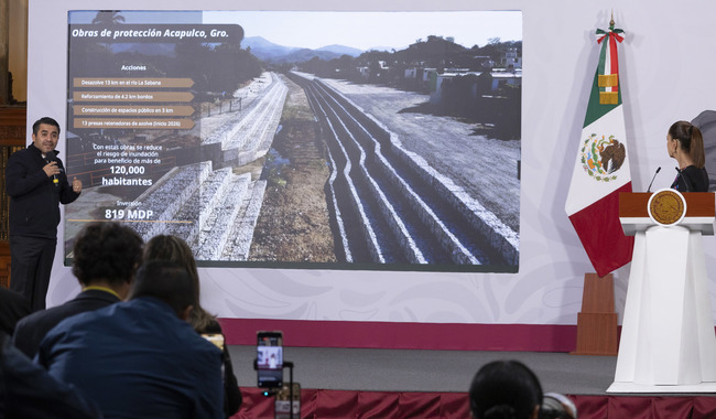 Cuauhtémoc, Ciudad de México, México, 14 de mayo de 2026. 
La doctora Claudia Sheinbaum Pardo, presidenta Constitucional de los Estados Unidos Mexicanos en Conferencia de prensa matutina “Conferencia del Pueblo” en el Salón Tesorería de Palacio Nacional. La acompañan Efraín Morales López, director general de la Comisión Nacional del Agua (Conagua); Noemí Juárez Pérez, subsecretaria de Educación Pública y encargada de la sección “Mujeres en la Historia”; César Iván Escalante Ruiz, procurador federal del Consumidor (Profeco); Felipe Zataráin Mendoza, subdirector general de Agua Potable, Drenaje y Saneamiento; Citlalli Elizabeth Peraza Camacho, directora general del Organismo de Cuenca de Aguas del Valle de México y Julio Adrián Alafita Manzanares, gerente de Infraestructura de Protección en Ríos y de Distritos de Temporal Olinia. 
Foto: Juan Carlos Buenrostro / Presidencia