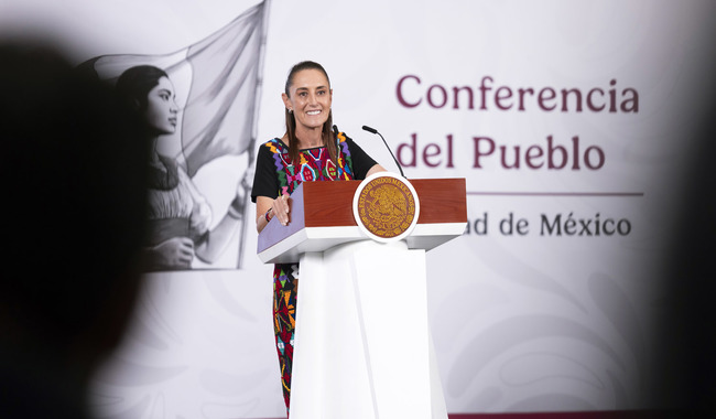 Cuauhtémoc, Ciudad de México. 20 de mayo 2026. La presidenta constitucional de los Estados Unidos Mexicanos, la Doctora Claudia Sheinbaum Pardo en conferencia de prensa matutina en el salón de la Tesorería de Palacio Nacional. La acompañan: Jesús Antonio Esteva Medina, secretario de Infraestructura, Comunicaciones y Transportes; Andrés Lajous Loaeza, director general de la Agencia Reguladora del Transporte Ferroviario (ARTF); Gustavo Ricardo Vallejo Suárez, comandante del agrupamiento de Ingenieros Militares; Néstor Núñez, titular de la Unidad de Vinculación Institucional de la secretaría de Infraestructura, Comunicaciones y Transportes y Miguel Ángel Elorza Vásquez, coordinador de Infodemia.  Foto: Gabriel Monroy /Presidencia