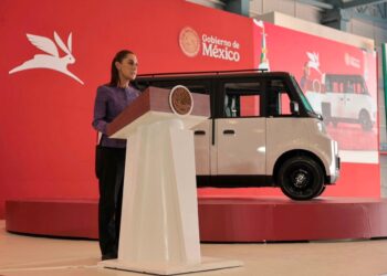 Claudia Sheinbaum presenta Olinia, el primer auto eléctrico 100% mexicano; Puebla se suma al proyecto estratégico