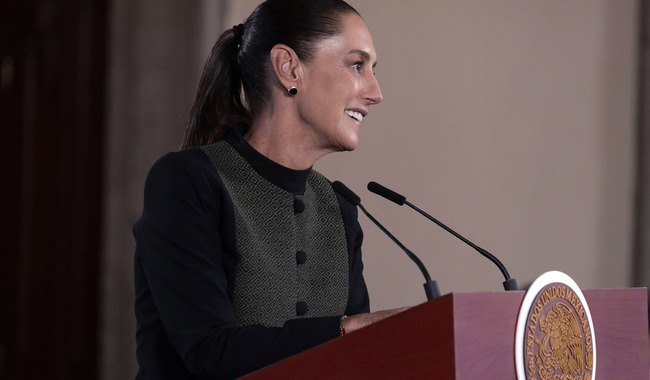 Cuauhtémoc, Ciudad de México. 30 de junio 2026. La presidenta constitucional de los Estados Unidos Mexicanos, la Doctora Claudia Sheinbaum Pardo en conferencia de prensa matutina en el salón de la Tesorería de Palacio Nacional. La acompañan: David Kershenobich, secretario de salud; Eduardo Clark, subsecretario de Integración y desarrollo del sector salud; Martí Batres Guadarrama, director general del Instituto de Seguridad y Servicios Sociales de los Trabajadores del Estado (ISSSTE); Zoé Alejandro Robledo Aburto, director general del Instituto Mexicano del Seguro Social; Alejandro Svarch Pérez, director general de IMSS-Bienestar. Foto: Juan Carlos Ramos Mamahua/Presidencia