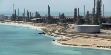 Irán inicia conversaciones con empresas japonesas para vender petróleo tras exención de sanciones de EU