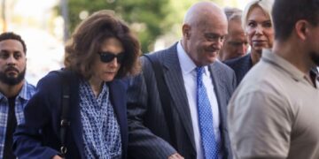 Audiencia preliminar por asesinato de Charlie Kirk reúne al presunto tirador con los familiares del occiso