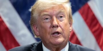 «Se están portando muy mal»: Trump amenaza con atacar esta noche a Irán tras dar por acabada la tregua
