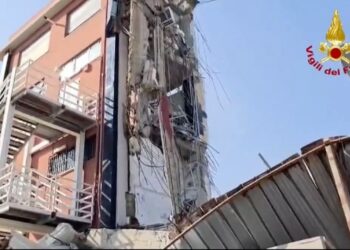El derrumbe de un edificio ocasiona un muerto y cinco desaparecidos en el sur de Italia